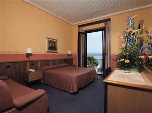 Giardino Hotel Arona